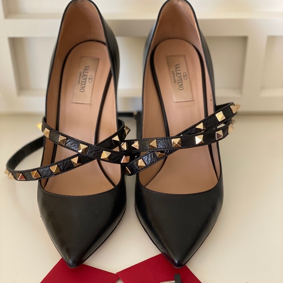 Shoes - Picture 2 of 6